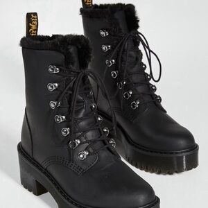 DR MARTENS LEONA FAUX FUR PLATFORM LEATHER BOOTS *NEW IN BOX* SIZE 8